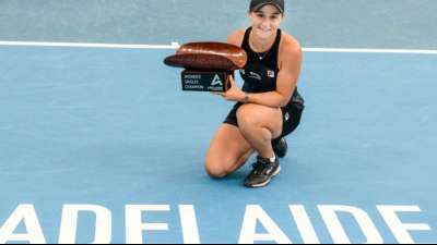 Tennis: Barty triumphiert in Adelaide, Halep in Melbourne