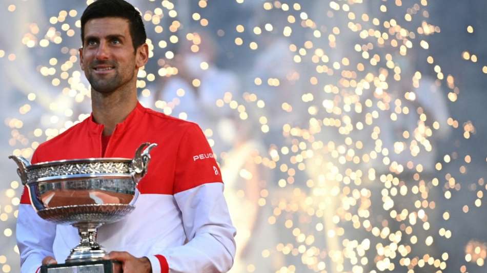 Djokovic schenkt Fan seinen Schl&auml;ger: "Er hat mich gecoacht"