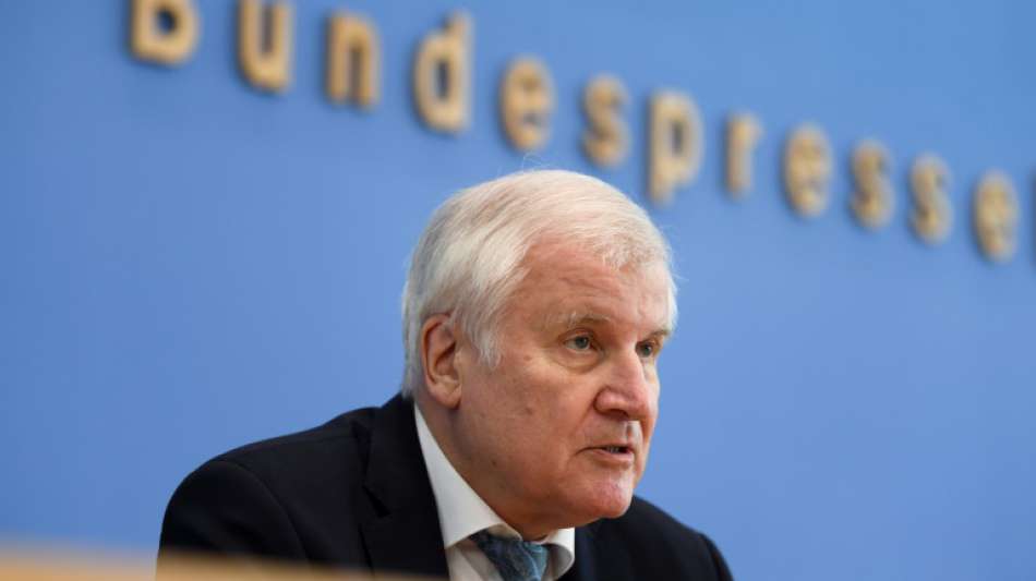 Verfassungsschutz: Seehofer erwartet Querdenker-Beobachtung