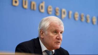 Verfassungsschutz: Seehofer erwartet Querdenker-Beobachtung