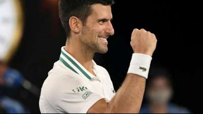 Djokovic spielt um neunten Melbourne-Titel - Karazews M&auml;rchen endet im Halbfinale