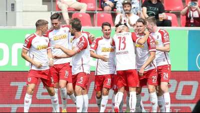 &Uuml;berraschungsteam Regensburg r&uuml;ckt an Spitzenreiter St. Pauli heran