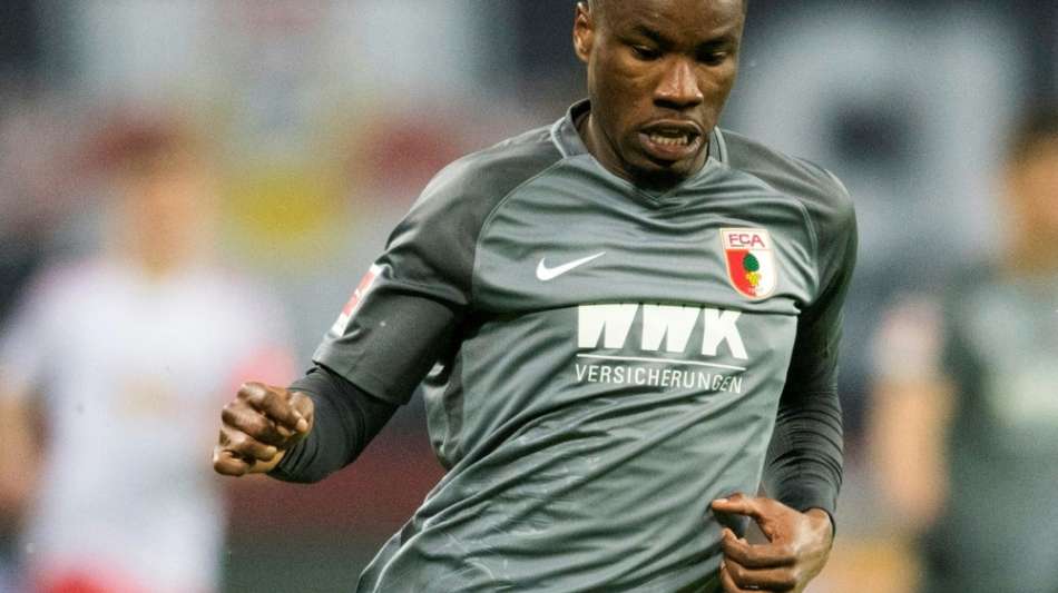 Reuter erz&uuml;rnt: Danso will Abschied aus Augsburg erzwingen