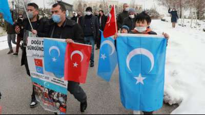 Uiguren protestieren gegen Besuch des chinesischen Au&szlig;enministers in der T&uuml;rkei