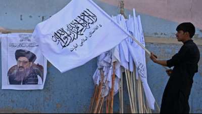 Taliban-Terror-Bestien mit erbeutetem US-Milit&auml;rger&auml;t