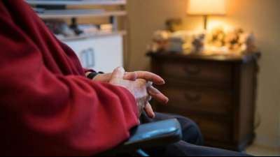 Sozialverband VdK will gegen Streichung von Pflegegelderh&ouml;hung klagen