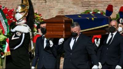 Europa und Italien sagen "Ciao David"