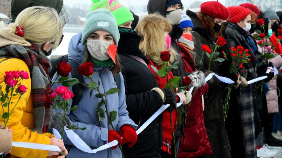 Hunderte Russinnen nutzen Valentinstag zur Unterst&uuml;tzung von Nawalnys Frau