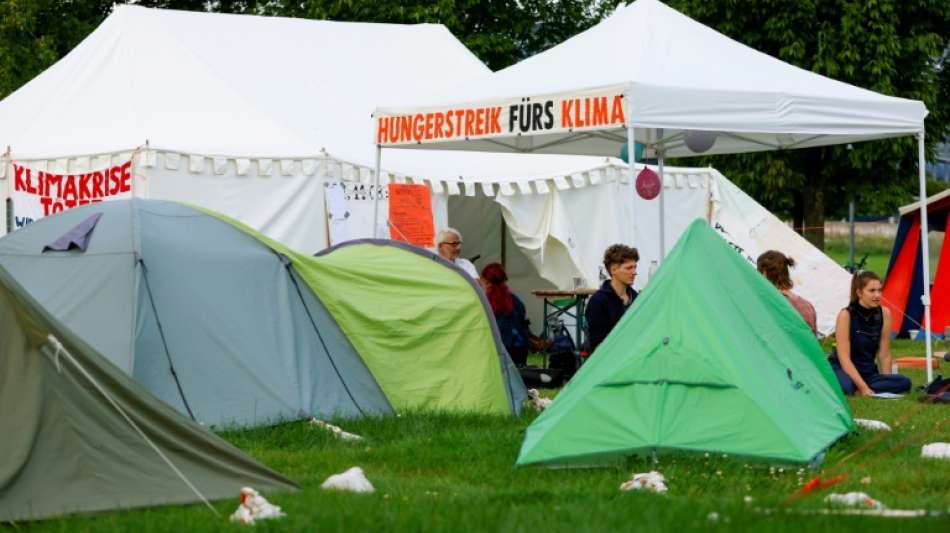Zwei Klimaaktivistinnen brechen Hungerstreik aus gesundheitlichen Gr&uuml;nden ab