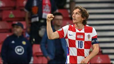 EM - Zauberfu&szlig; Luka Modric f&uuml;hrt Kroatien ins EM-Achtelfinale