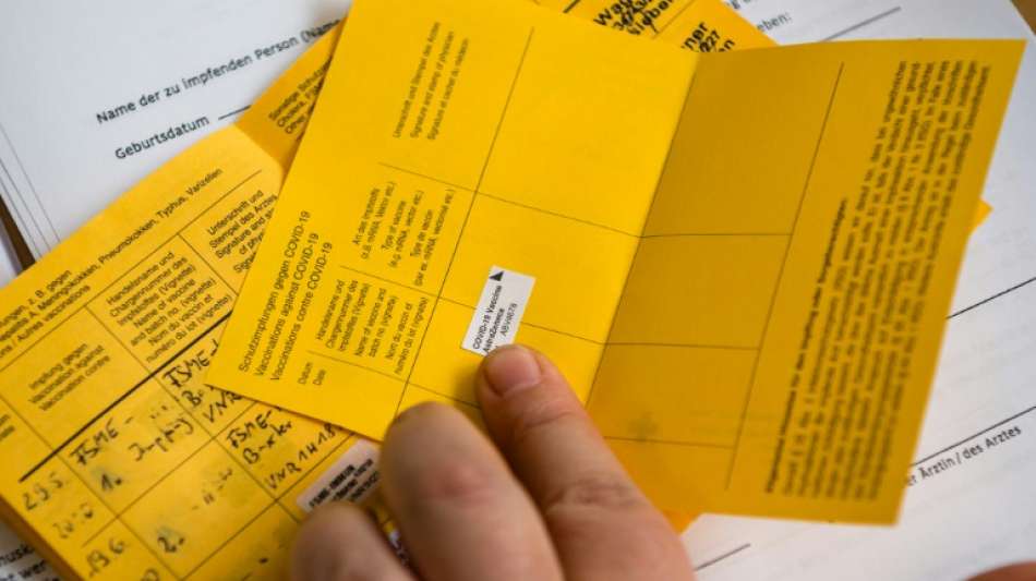 Tausende Ermittlungsverfahren wegen gef&auml;lschter Impfp&auml;sse