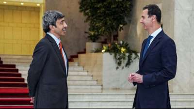 Au&szlig;enminister der Vereinigten Arabischen Emirate erstmals seit Syrienkrieg bei Assad