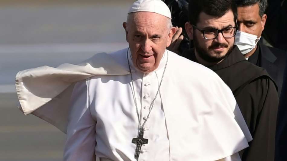 Papst Franziskus trifft zu dreit&auml;gigem Besuch in Griechenland ein