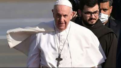 Papst Franziskus trifft zu dreit&auml;gigem Besuch in Griechenland ein