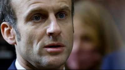 Macron empf&auml;ngt Scholz und von der Leyen zum Arbeitsessen in Paris