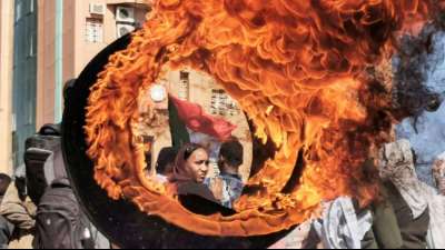 Einsatzkr&auml;fte im Sudan gehen mit Tr&auml;nengas gegen Demonstranten vor