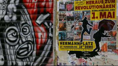 Linke und sogenannte Querdenker demonstrieren am Tag der Arbeit in Berlin
