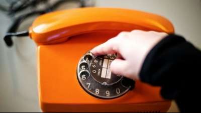 Deutsche nehmen beim Telefonieren lieber Handy als Festnetz
