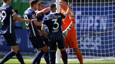 Bochum siegt: Torh&uuml;ter Riemann verwandelt letzten Elfmeter