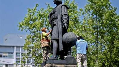 Indigene Figur kommt f&uuml;r Kolumbus-Statue in Mexiko-Stadt