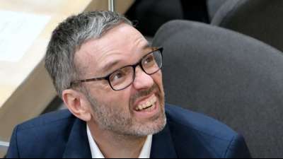 FP&Ouml;-Chef in &Ouml;sterreich weist Ger&uuml;chte &uuml;ber heimliche Corona-Impfung zur&uuml;ck