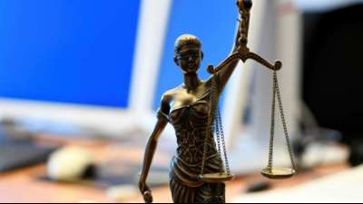 Suspendierter Oberb&uuml;rgermeister von Halle wegen Impfaff&auml;re angeklagt