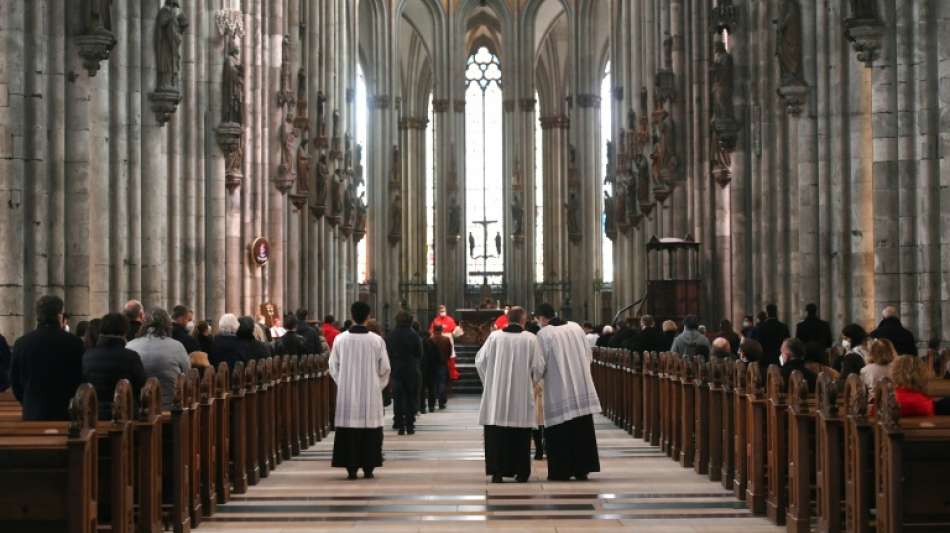 Erzbischof He&szlig;e: "Respekt" f&uuml;r Outing von Kirchen-Mitarbeitern