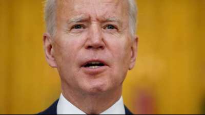 Biden setzt billionenschweres Corona-Hilfspaket mit Unterschrift in Kraft