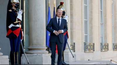 SPD-Kanzlerkandidat Scholz von Frankreichs Pr&auml;sident Macron empfangen
