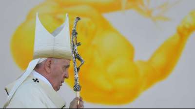 Papst Franziskus lehnt Amtsverzicht von Hamburger Erzbischof He&szlig;e ab