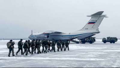 Von Russland angef&uuml;hrte "Friedenstruppen" in Kasachstan eingetroffen