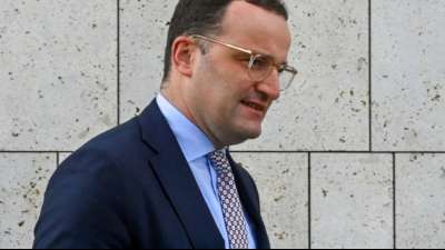 Spahn verlangt ehrliche Debatte &uuml;ber Kosten der Pflege