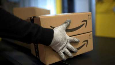 Amazon hebt Löhne für mehr als halbe Million Beschäftigte an