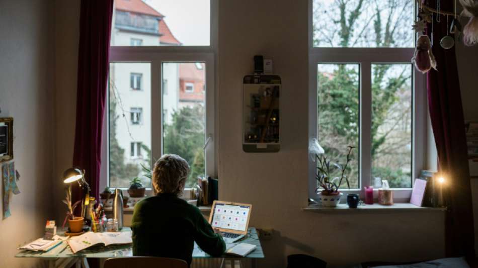 Dekra-Umfrage: Viele Menschen im Homeoffice klagen &uuml;ber Gesundheitsprobleme