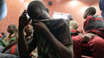 Bei &Uuml;berfall auf Schule in Nigeria 42 Sch&uuml;ler sowie Lehrer und Angeh&ouml;rige entf&uuml;hrt
