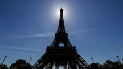 Eiffelturm wird drei Abende lang in Farben der Ukraine angestrahlt