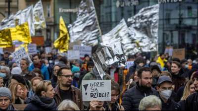 Polen protestieren gegen Abweisung von Asylanten an Grenze