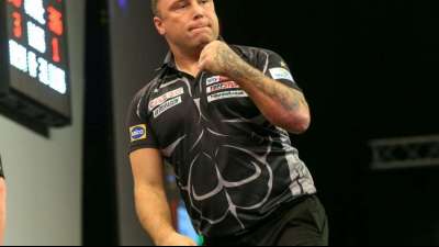 Darts-WM: Titelverteidiger Price mit M&uuml;he in Runde drei