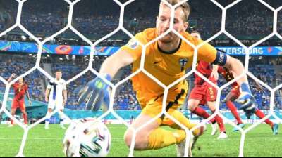 Viel R&uuml;ckendeckung f&uuml;r Finnlands Pechvogel Hradecky