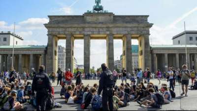 Klimaaktivisten starten Blockadeaktionen in Berlin