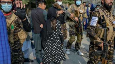 Taliban l&ouml;sen Protest von Frauen mit Warnsch&uuml;ssen auf