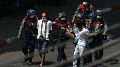 Polizei in Myanmar treibt Demonstranten mit Gummigeschossen auseinander