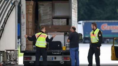 Seehofer verl&auml;ngert Grenzkontrollen zu &Ouml;sterreich wegen Migrationslage
