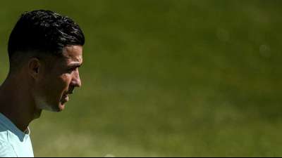 Cavani verzichtet: Ronaldo auch bei ManU mit R&uuml;ckennummer 7