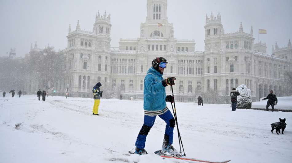 Spaniens Hauptstadt Madrid versinkt vollkommen im Schnee