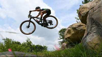 Mountainbike: Brite Pidcock gewinnt Gold im Cross Country - van der Poel st&uuml;rzt