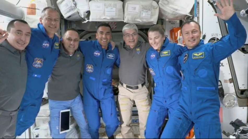 Deutscher Astronaut Maurer mit drei US-Kollegen auf ISS eingetroffen