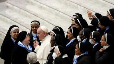 Papst: Haustiere nehmen oft Platz von Kindern ein