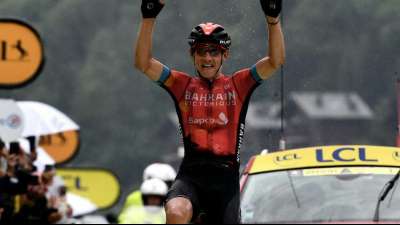 Teuns gewinnt erste Alpen-Etappe - Pogacar in Gelb