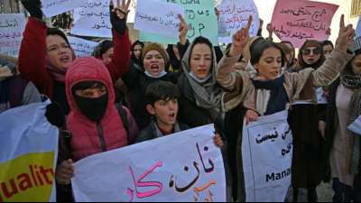 Dutzende Frauen demonstrieren in Kabul f&uuml;r ihre Rechte
